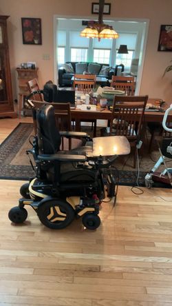 Electric wheelchair