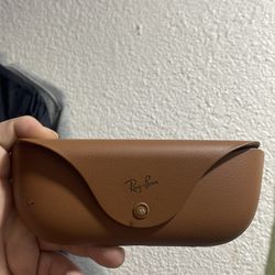 Meta raybans charging case