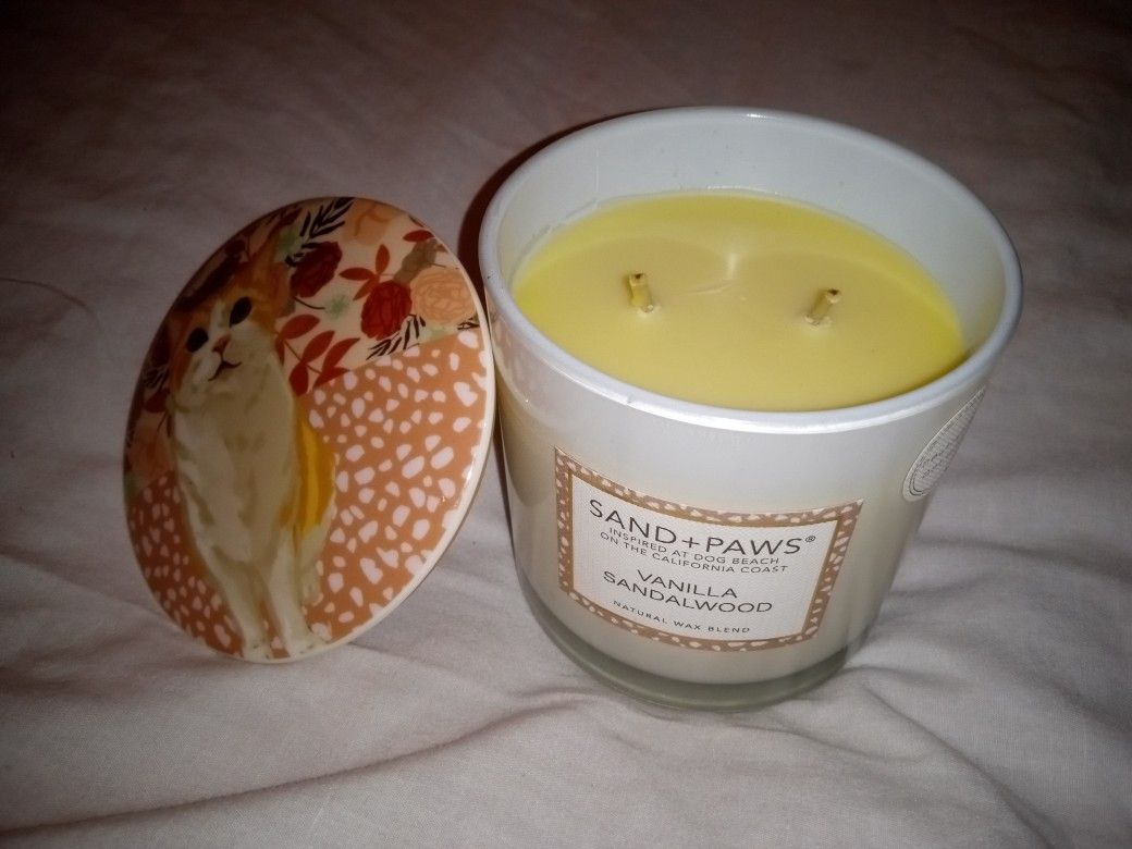 SAND+PAWS VANILLA SANDALWOOD CANDLE
