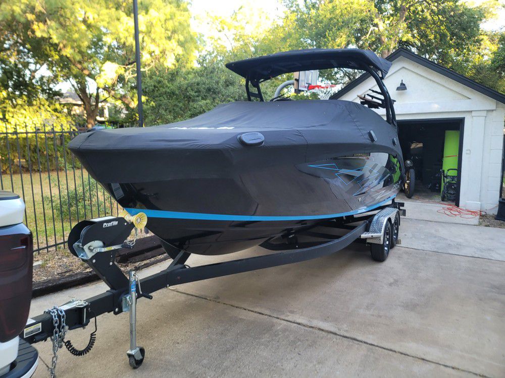 2021 255xe Yamaha Jet Boat