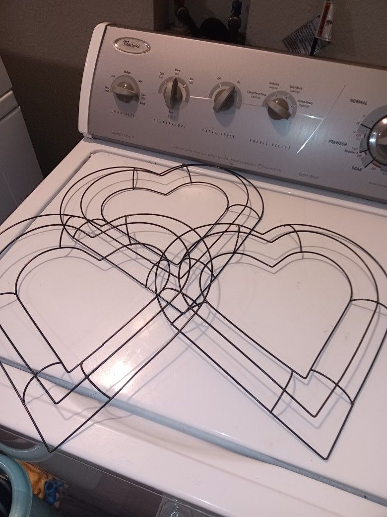 DIY 3 Wire Wreath Hearths