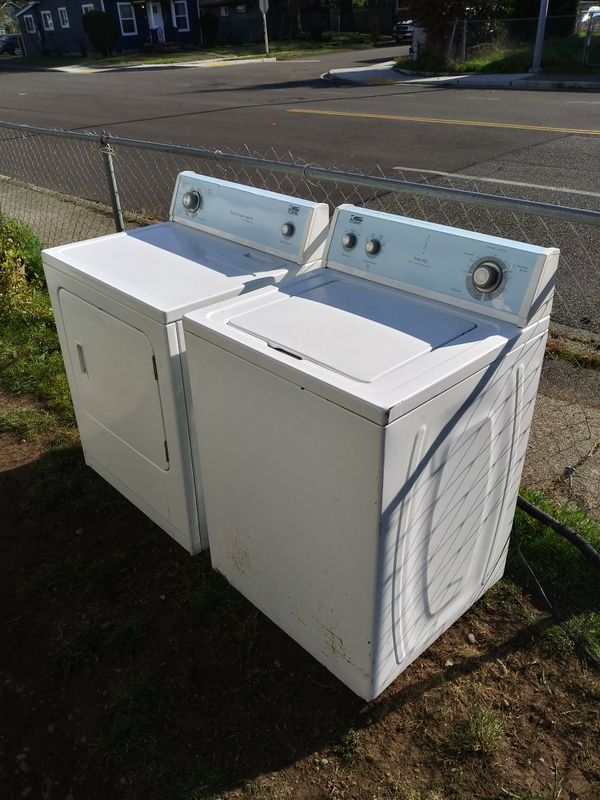 Whirlpool. Estate matching Washer and Dryer set. for Sale in WA