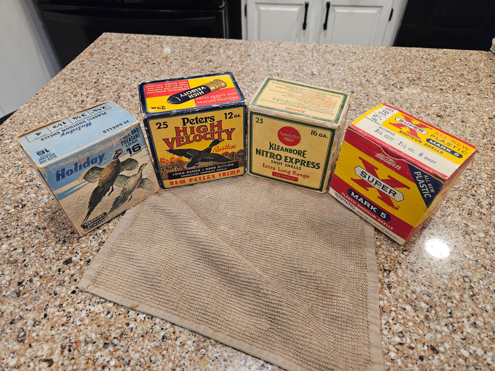Packing Box Masker Vintage shell boxes for Sale in Dundee Township, IL - OfferUp