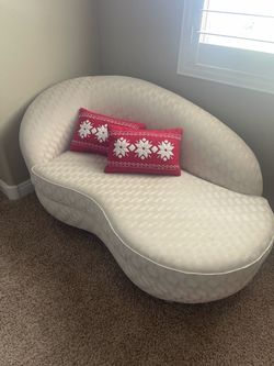 Postmodern Curved Accent Couch – Cream