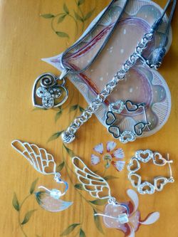 Beautiful & classy assorted high shine Sterling Silver jewelry 💎🦋💎 Come and select something nice visit Eva’s store 🛒🛍