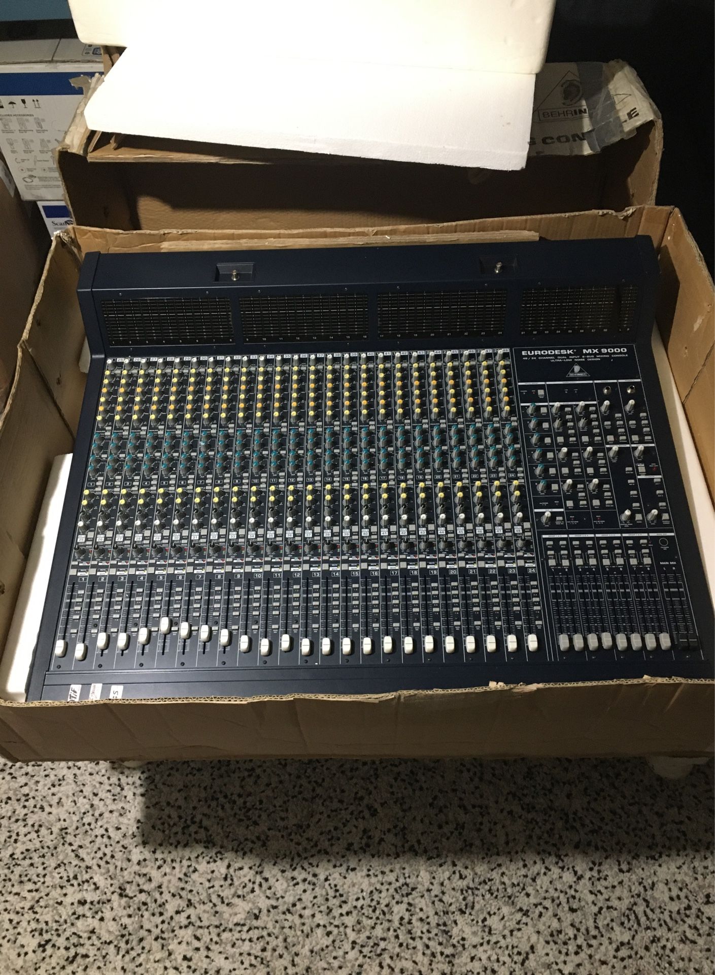 Behringer euro desk model MX 9000