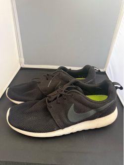 Nike roshe runs size 10