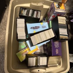 THOUSANDS OF POKÉMON CARDS