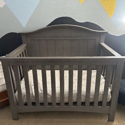 “Crib & Dresser Set – Solid Wood – Modern Look – Must See!”