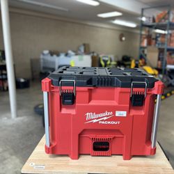 (New) Milwaukee PACKOUT 22 In. Modular XL Tool Box