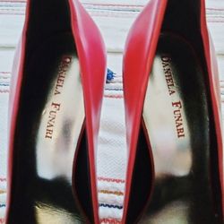 DaNiELa FuNaRi VeRo CuOiO
rEd sTuDDeD sTiLeTToS 
