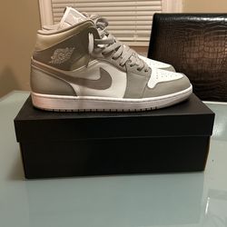 Jordan 1 Mid ‘College Grey’
