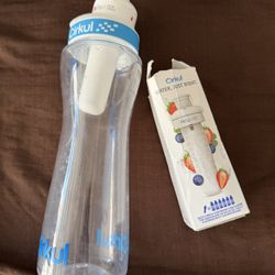 Cirkul water bottle system with used flavor 
