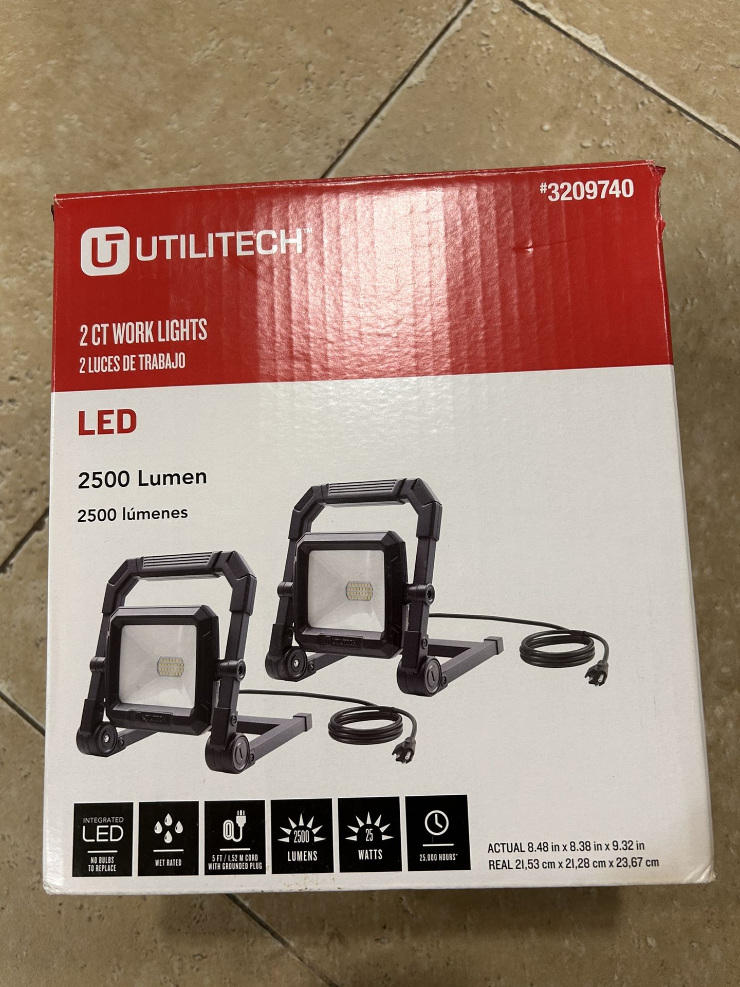 UTILITECH 2 WORK LIGHTS (VERY GOOD CONDITION)