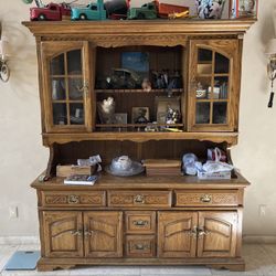 Nice dining room set furniture table chairs curio cabinet wood well made 