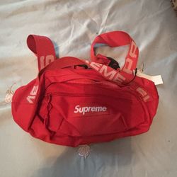 LOW PRICE MOVING- RARE SUPREME FANNY PACK