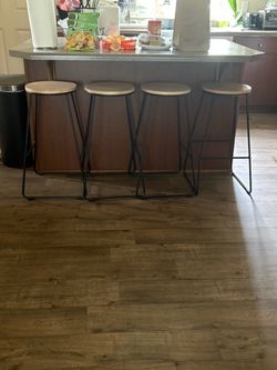 4 Bar stools