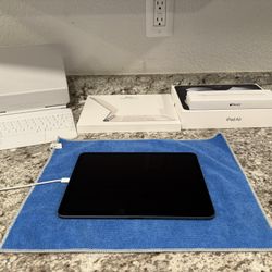 📱 iPad Air 5th Gen + Apple Pencil + Keyboard - 64GB (Wi-Fi) - Space Gray - Excellent Condition!