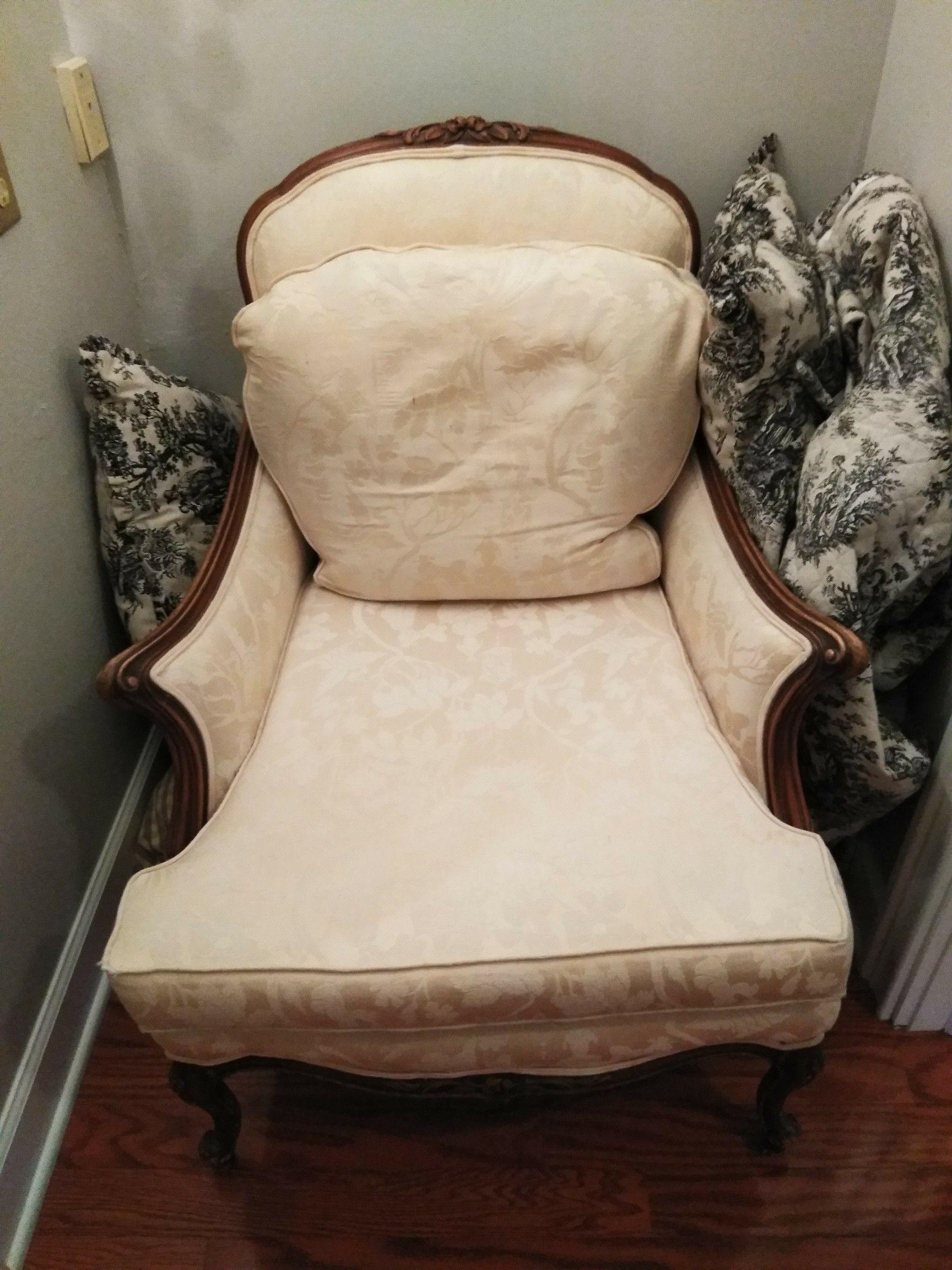 Antique Victorian Chair ( Chaise)