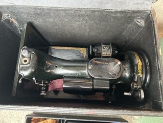 Vintage Singer Portable Sewing Machine with Case