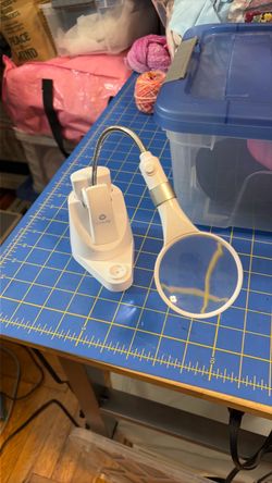 OttLite magnifier with light