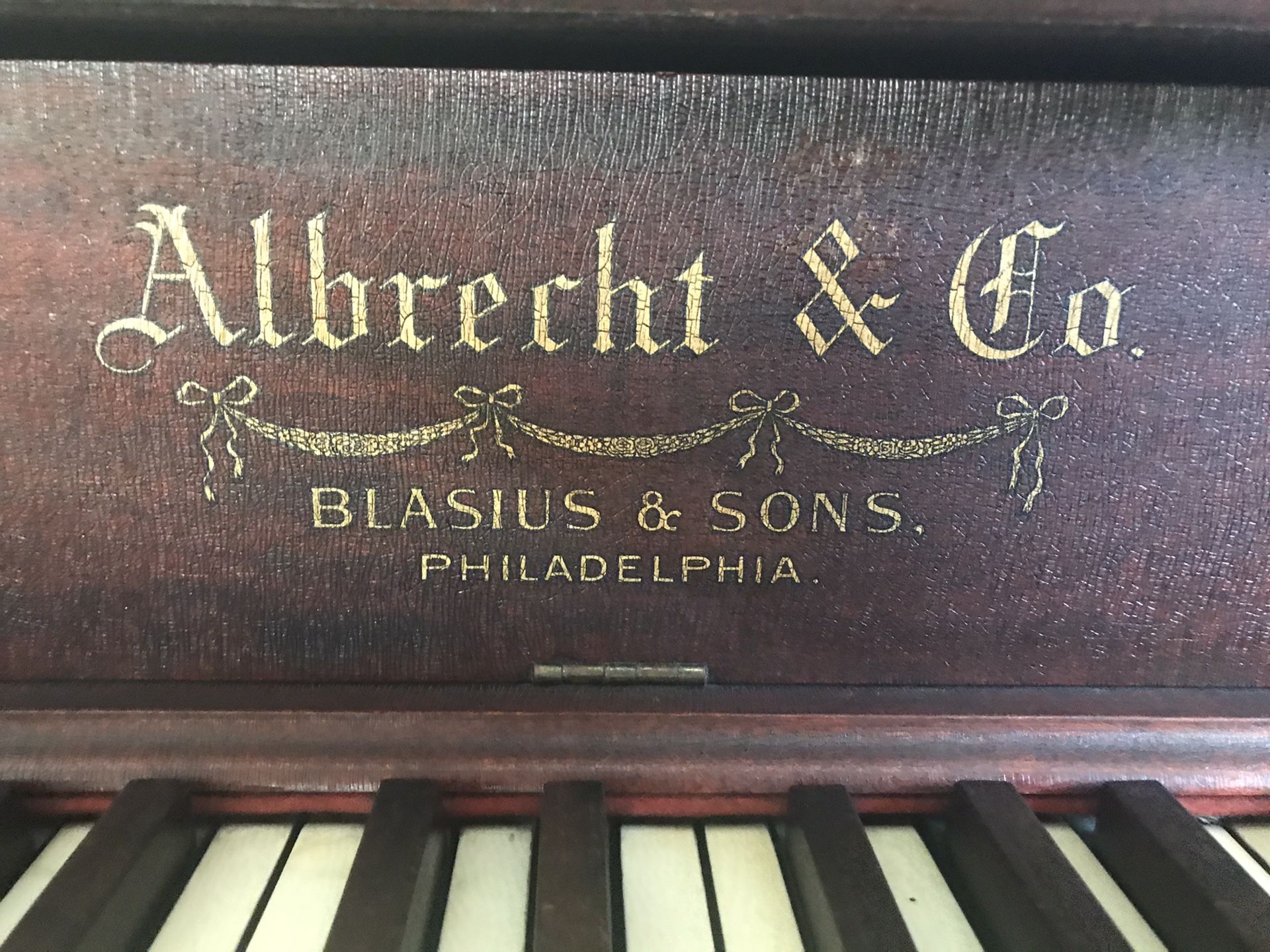 Albrecht & Co. 1906 Upright Piano