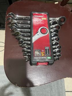 HUSKY. 11-PIECE RATCHETING COMBINATION WRENCH SET