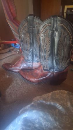 Vintage Justin lizard skin cowboy boots.