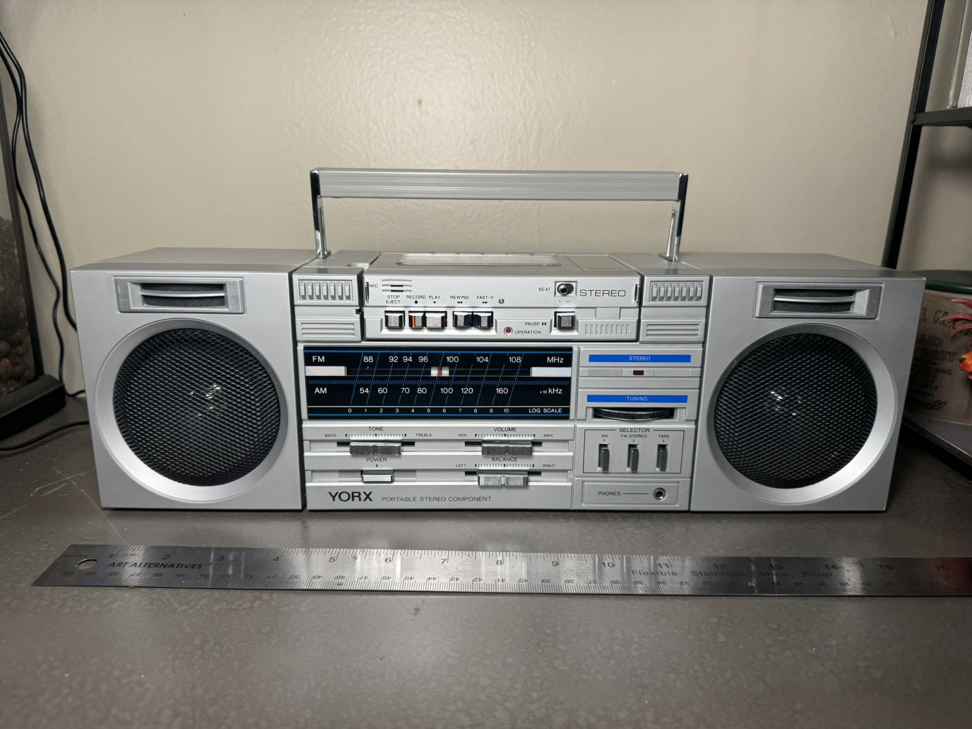 YORX BP-04R AM/FM STEREO BOOMBOX CASSETTE RECORDER AND PLAYER 80S