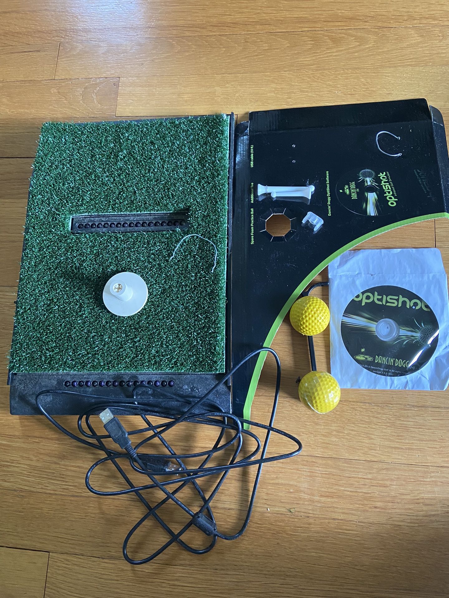 Optishot Infrared Golf Simulator Swing Analysis w/CD, plastic Balls used no computer monitor cord included. Not tested