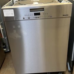 Miele 24" Front Control Dishwasher G5000 Series - 44 dBA - Clean Touch Stainless Steel, “built‑under” (built‑in) dishwasher