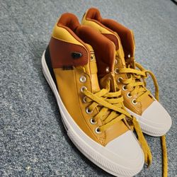 Converse Mens size 9 shoes