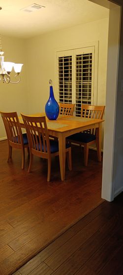 Dining Table with Vase and chairs 
(Portraits are optional)
listing price is negotiable