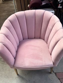Free pink chair / Great condition