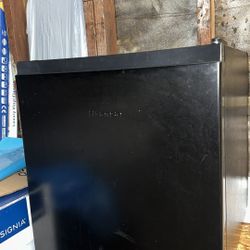 BLACK MINI FRIDGE