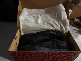 Vans Skate Old Skool Classic Black/Black Men’s Size 12 Comfycush New In Box!!!  Updated for skateboarding, Skate Classics are built tough, grip hard a