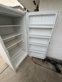 United Commercial Heavy Duty Upright Freezer – 17 Cu. Ft.