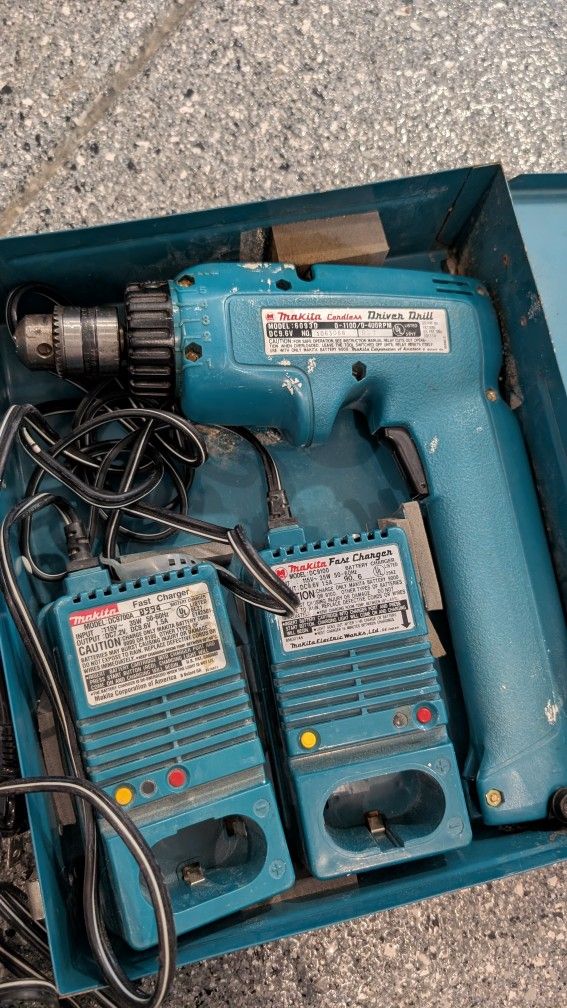 Makita Cordless Drill 6093D 400RPM With Case, Fast Charger
