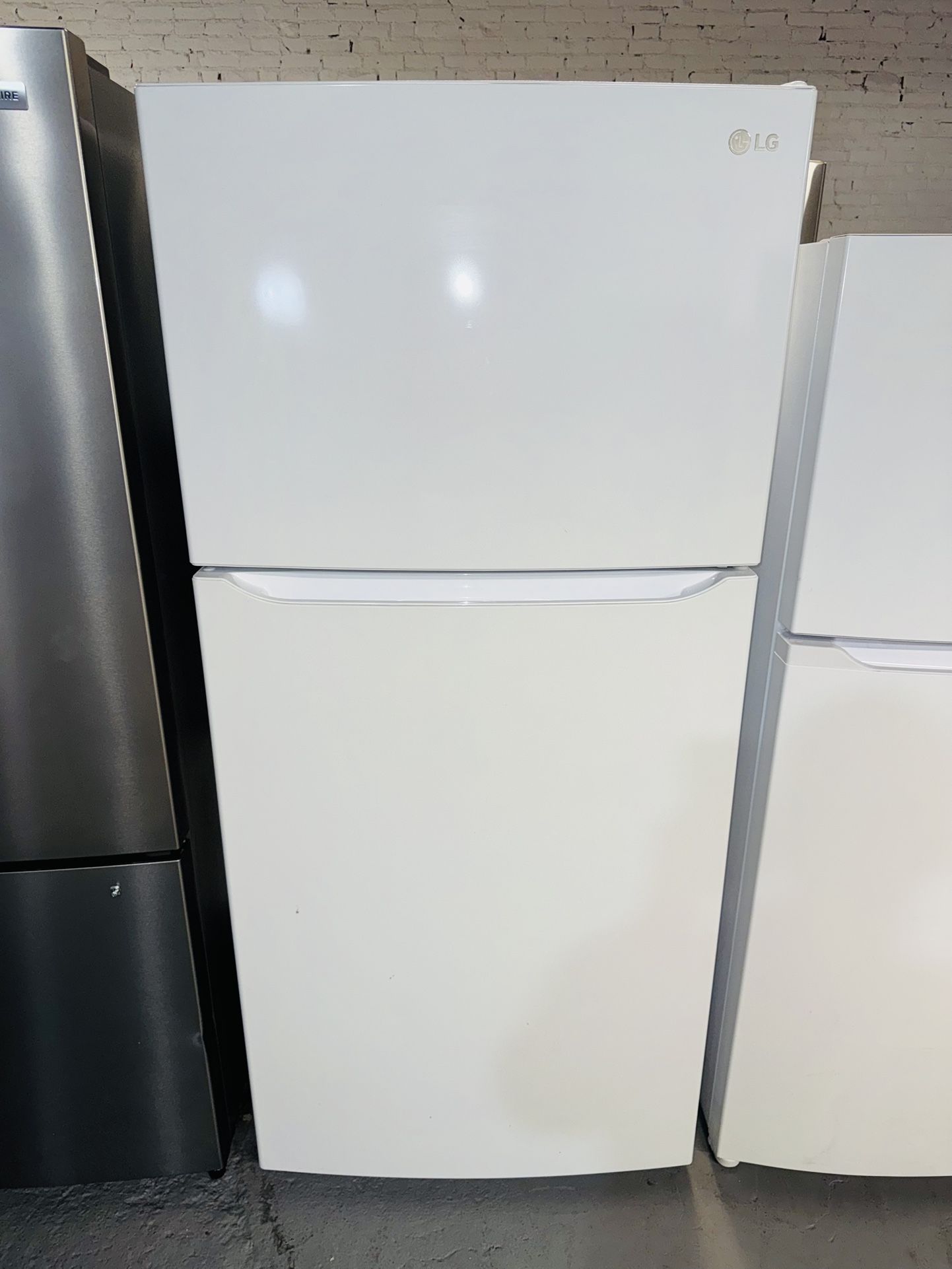 This is a LG 20 cu ft top-freezer refrigerator, model LTCS20020W, in white.