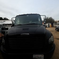 Freightliner M2 106 2013