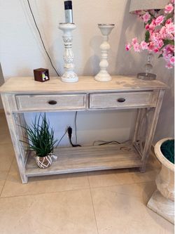Entrance table