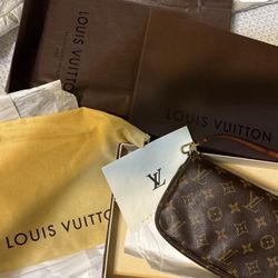 Louis Vuitton Clutch 