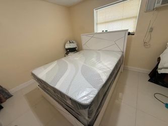NEW MATTRESS FULL SIZE PLUSH WITH BOX SPRING