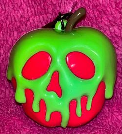 Bath & Body Works 2025 Disney Villains Evil Queen Glow in the Dark Pocketbac Hand Sanitizer Holder NEW!