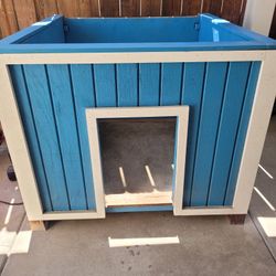 Wood Dog House.  Built solid.  very heavy