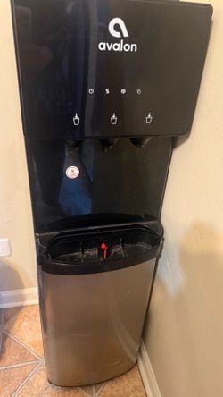 Water dispenser for sale used like new