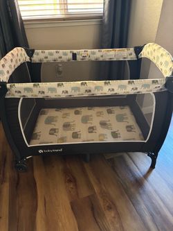 Baby play yard