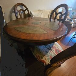 Round Pedestal Table 