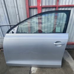 2011-2017 Volkswagen Jetta Left Front Door 