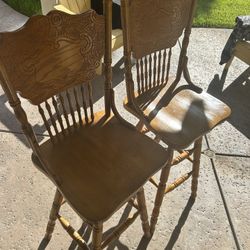  Early American Style Barstool 